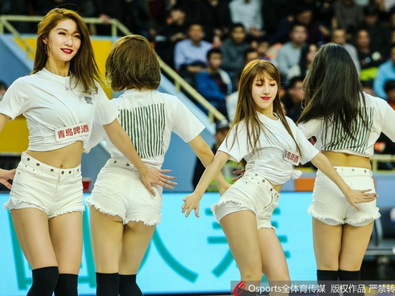 广厦篮球宝贝热舞助威，主场激战吉林东北虎