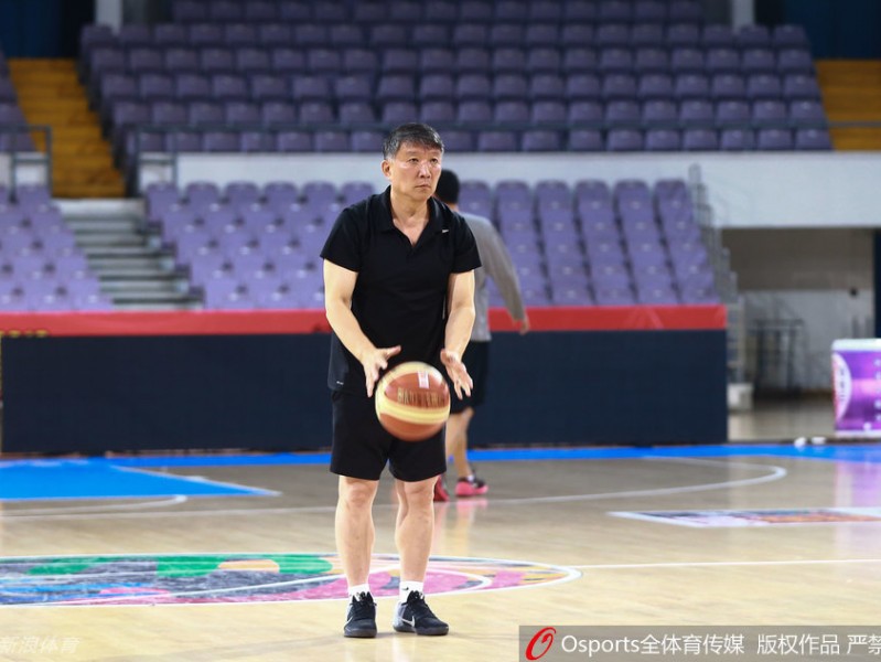 热血备战里约：宫鲁鸣挂帅点兵，男篮小伙挥汗如雨