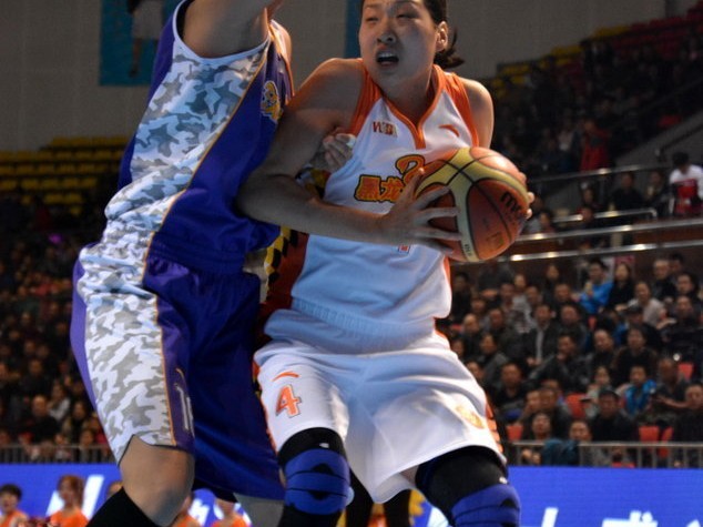 烽火玫瑰记忆：回望二〇一五季WCBA赛场上的铁血与柔情