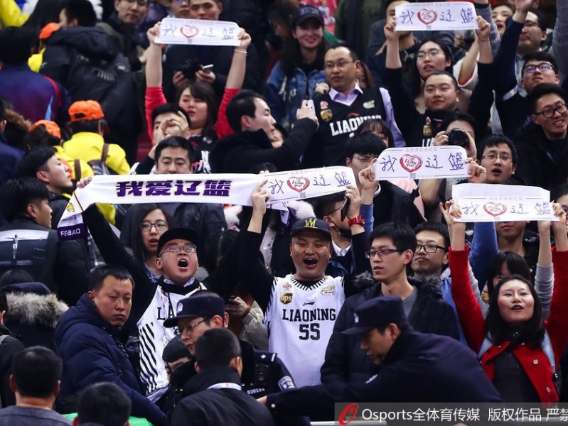 京城寒夜里的炽热之心：辽宁球迷用助威声为“辽篮精神”写下注脚