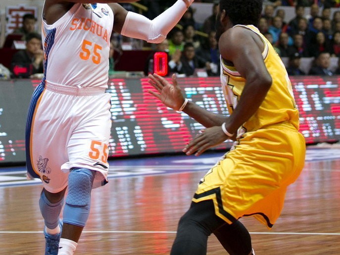 川军铁骑破苍穹：CBA外援三巨头热血征战纪