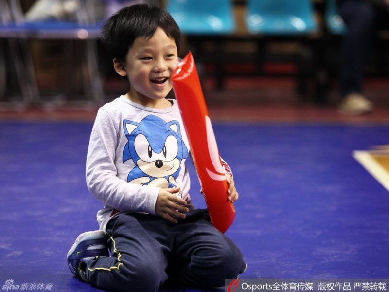 中国篮坛“星二代”今昔对比：姚明女儿高过肩，朱芳雨儿子继承天赋