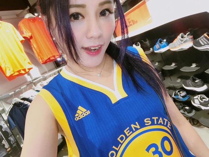 台妹心心兒的籃球日記：愛運動卻愛忘扣釦子的迷糊女孩