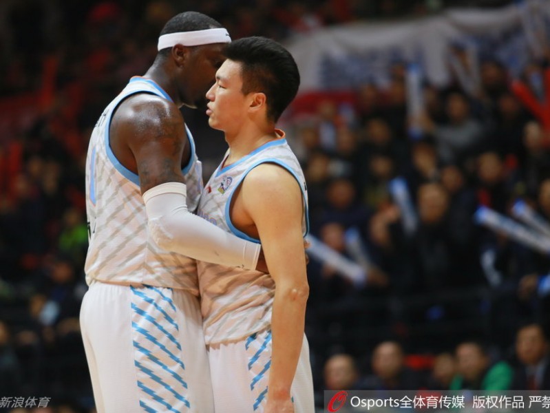 红山烽火再燃：新疆辽宁季后赛宿敌战，那些年的热血与拥抱