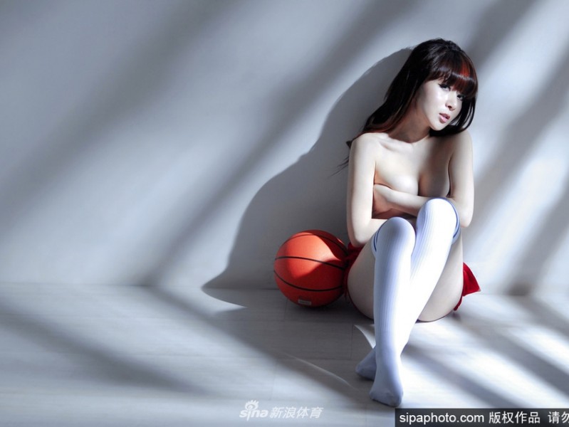 戴雪儿惊艳跨界 篮球宝贝演绎热力扣篮