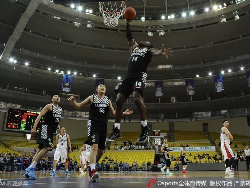 辽篮众将骁勇破敌 哈德森韩德君联手铸就经典一役