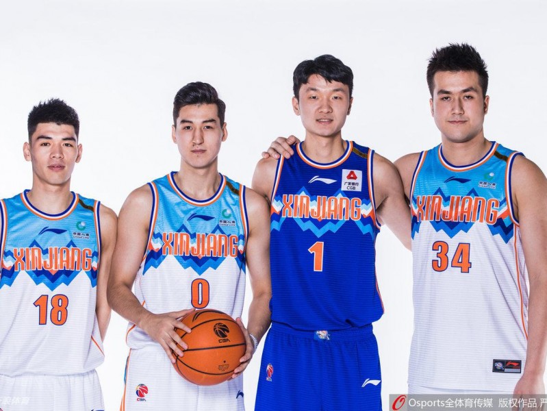 周琦阿不都领衔青春风暴 新疆男篮新赛季写真定格飞虎力量