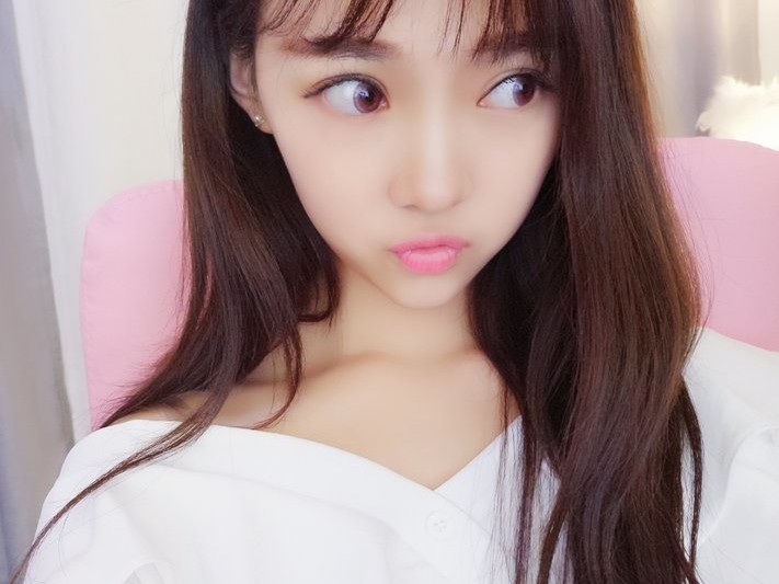 山东啦啦队元气少女小惠：赛场绽放的活力精灵