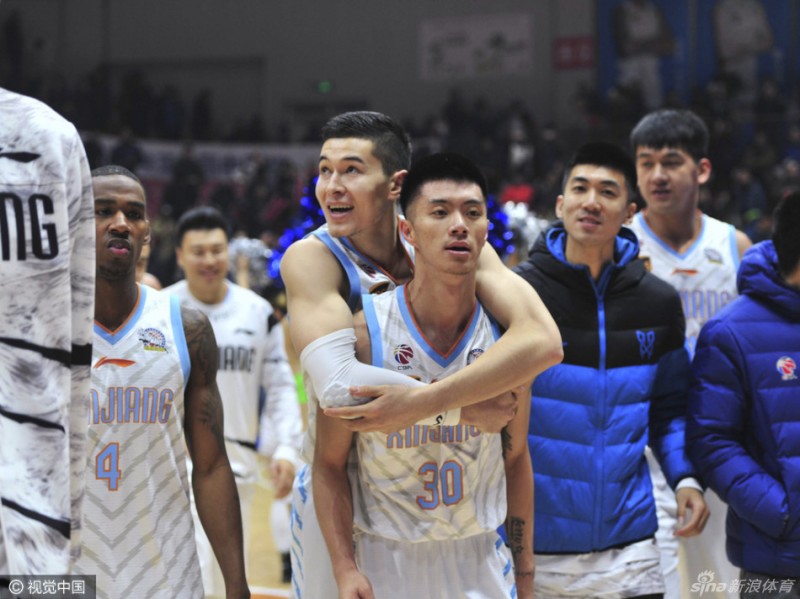 新疆飞虎青春风暴横扫吉林 周琦平纪录王子瑞一夜成名