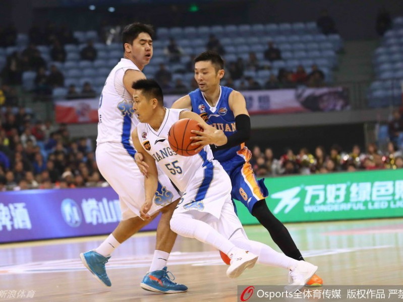 CBA控卫时代经典对决 江苏四川演绎攻防大战场