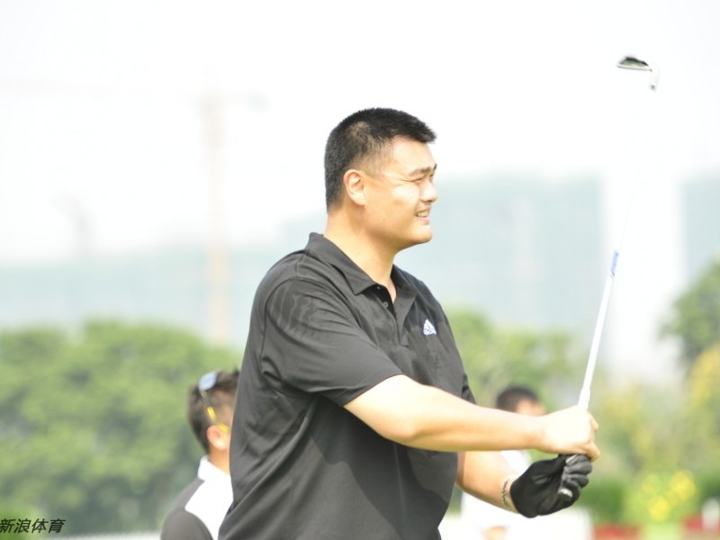 姚明跨界高尔夫从菜鸟到享受运动乐趣的蜕变之旅