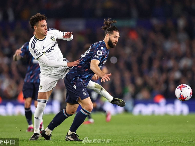 利兹联主场逆转诺丁汉森林关键保级战西尼斯特拉一锤定音