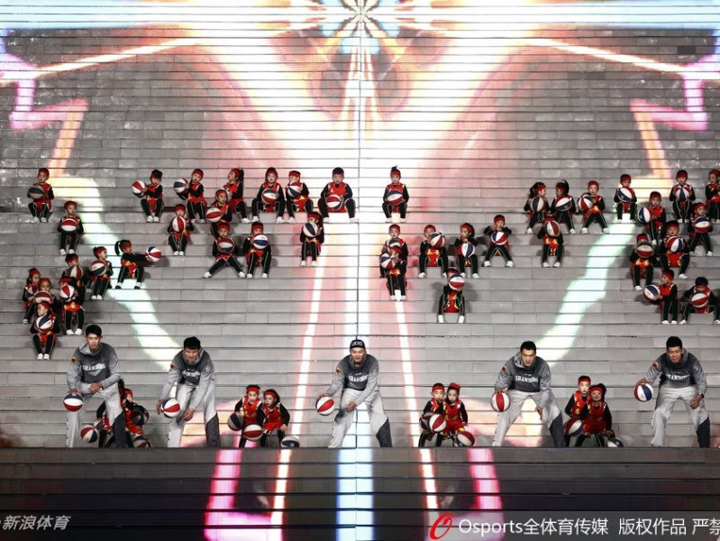 齐鲁“新五虎”闹新春：山东男篮将士春晚舞台展英姿