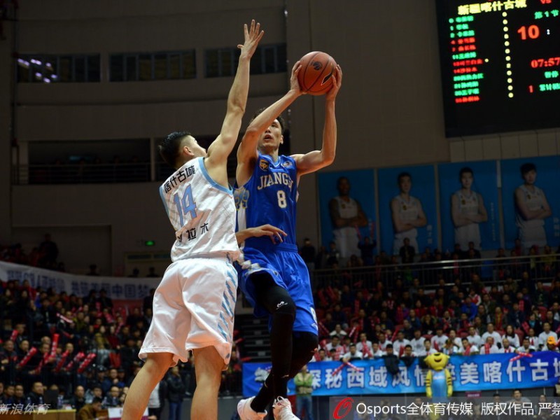 红山馆惊魂记：布拉切伤退引内线纠缠，亚当斯五十里单骑救主