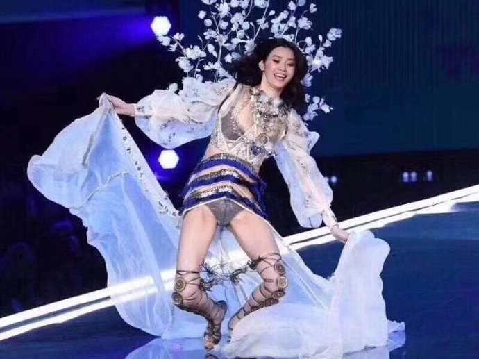 跌倒不败继续前行，他们诠释了体坛勇士的别样风采