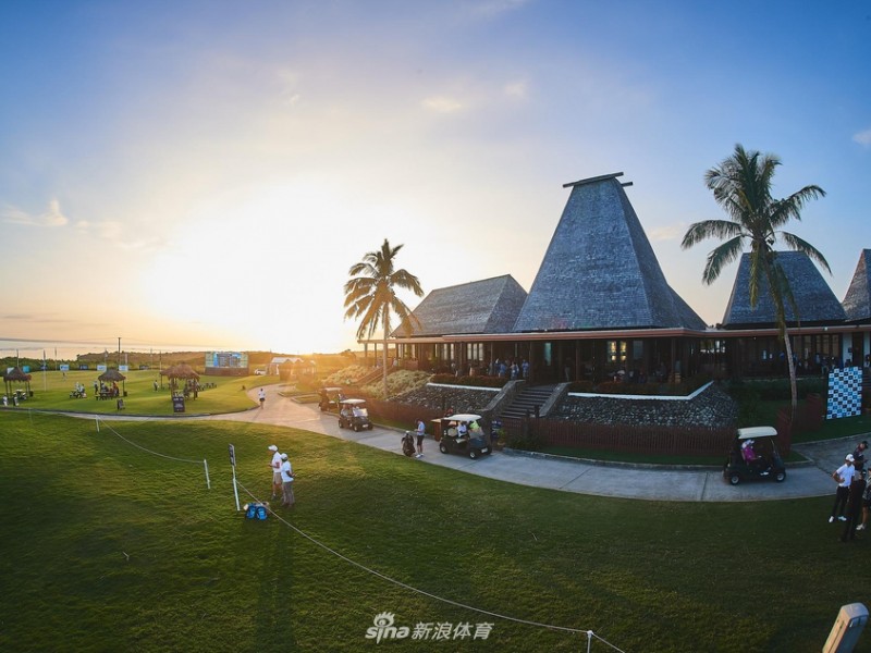 斐济纳塔多兰湾高尔夫球场：太平洋明珠上的挥杆天堂