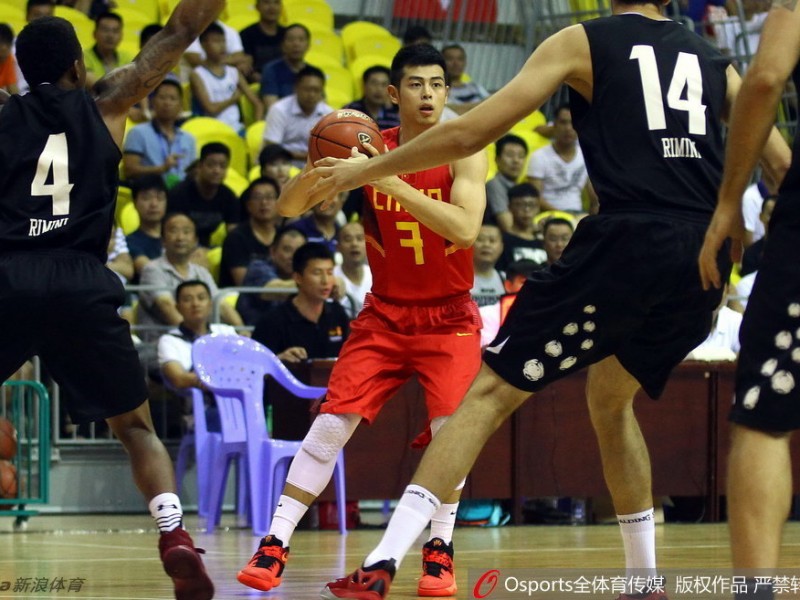 京城后卫方硕国奥争霸赛闪耀全场
