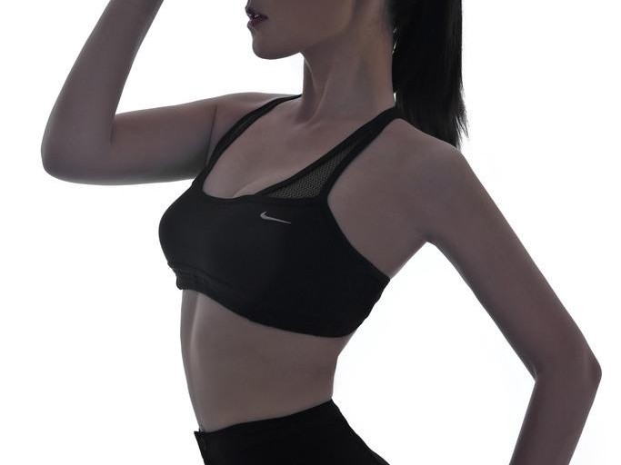 混血女主播杨不悔化身篮球宝贝，热舞助威点燃赛场激情