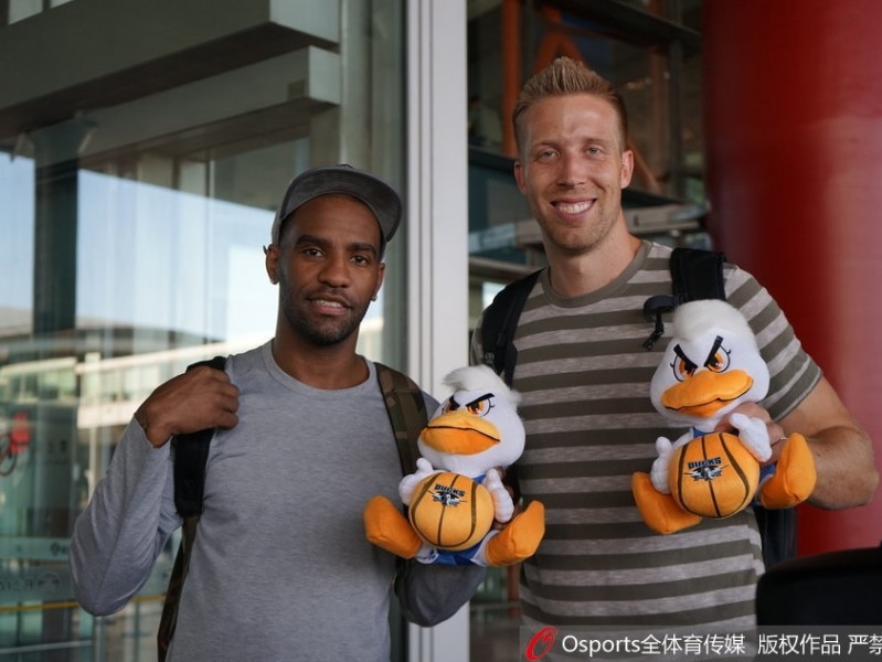 京城篮球新篇章：汉密尔顿与杰克逊抵京，首钢重建从“心”开始