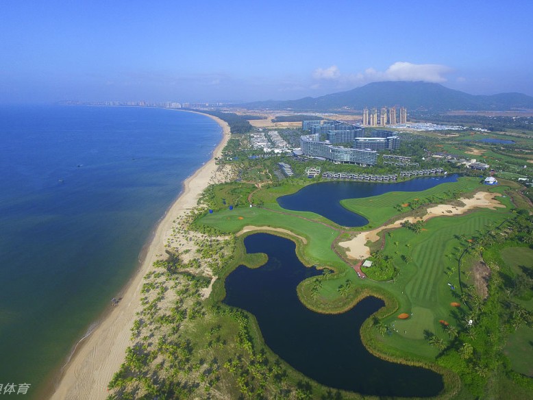 海天之间的挥杆艺术：当高尔夫球场邂逅壮阔海景