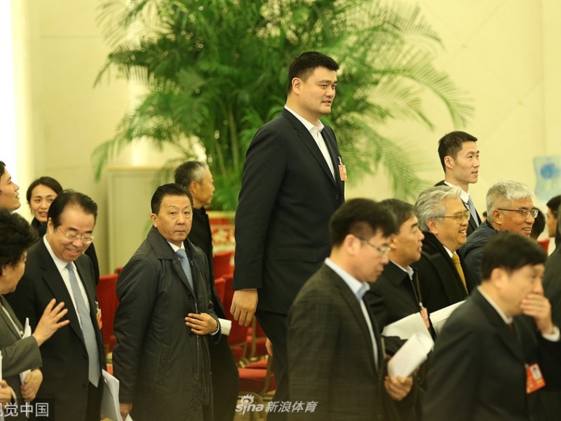 两会体育力量：姚明携小篮球提案归来，王励勤建言夯实群众体育根基
