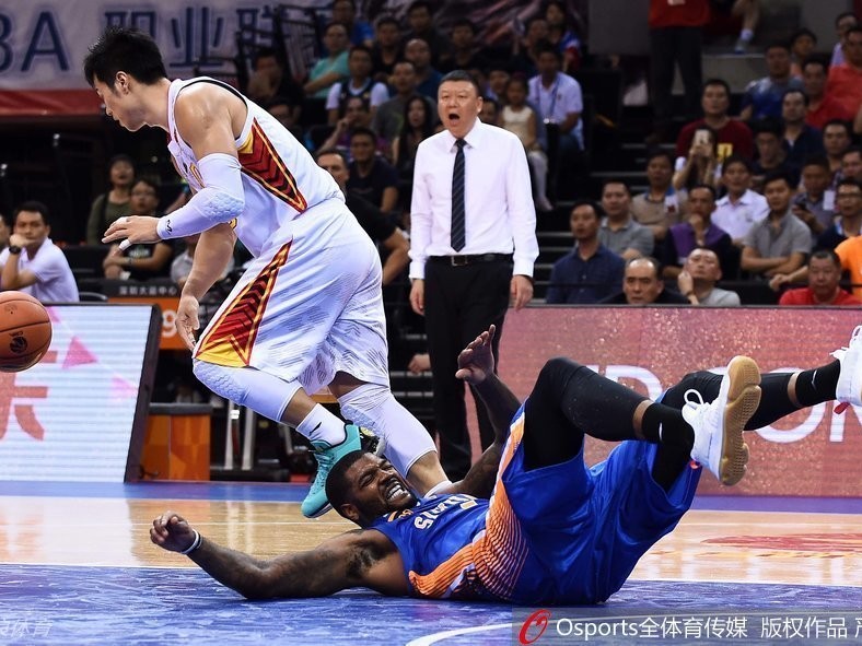 深圳猎豹主场退四川，鹰王首秀显神通难救主