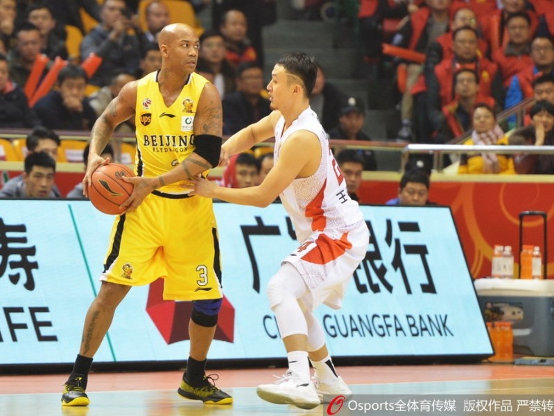 山东高速主场狂胜北控完成复仇，丁彦雨航复出闪耀赛场