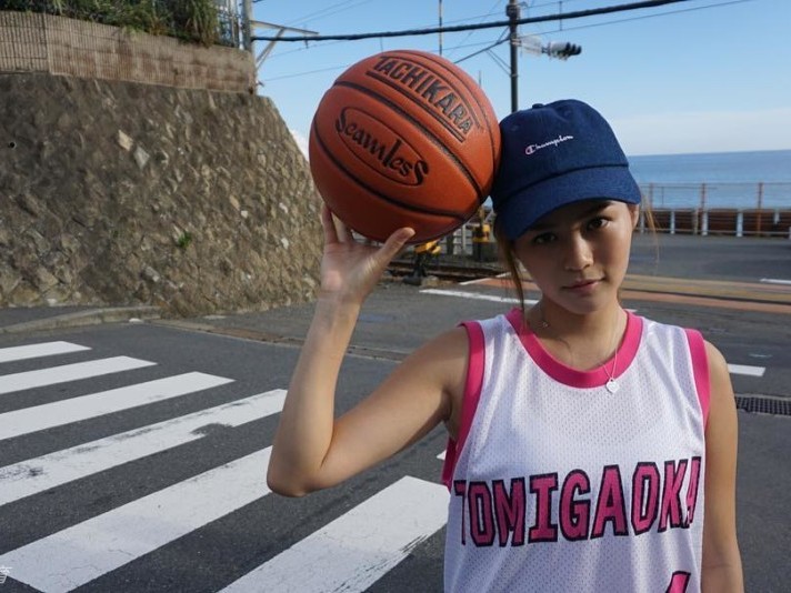 香港篮球女神方泳琳球场飒爽私照曝光神似陈妍希引爆网络