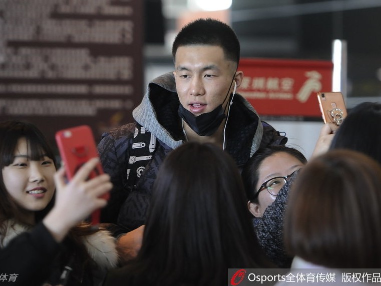 辽篮启程客场受热捧 郭艾伦韩德君人气无上限