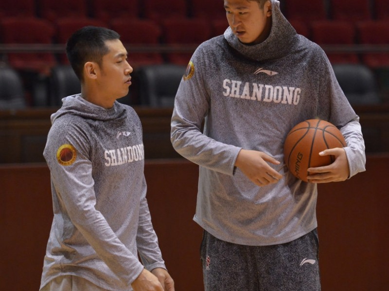 山东队备战欢乐多，丁神搞怪化身活宝队友围观乐翻天