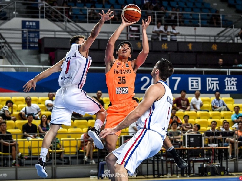 郴州亚冠赛场现悬殊比分 伊朗石油化工大胜泰国吸血鬼