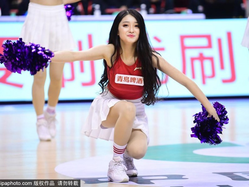 辽粤大战前夜的激情舞者 本溪主场篮球宝贝闪耀时刻