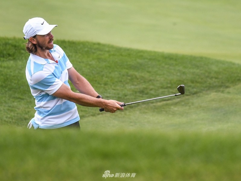 球场静默与热烈试场高球名将备战美巡赛