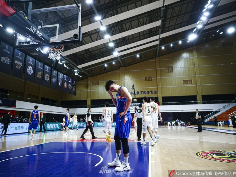 全华班东北虎咬伤新疆飞虎 阿不都空砍豪华两双