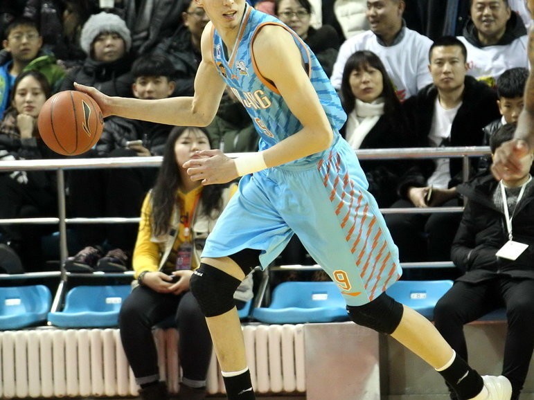 天山飞虎的冠军印记：新疆男篮2017年巅峰时刻