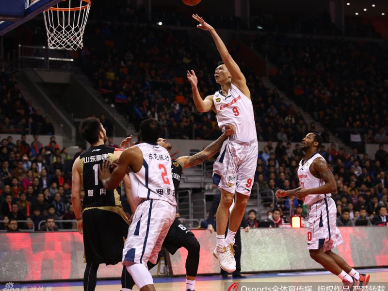 粤鲁大战风云录：阿联封盖比斯利，丁彦雨航遇挑战