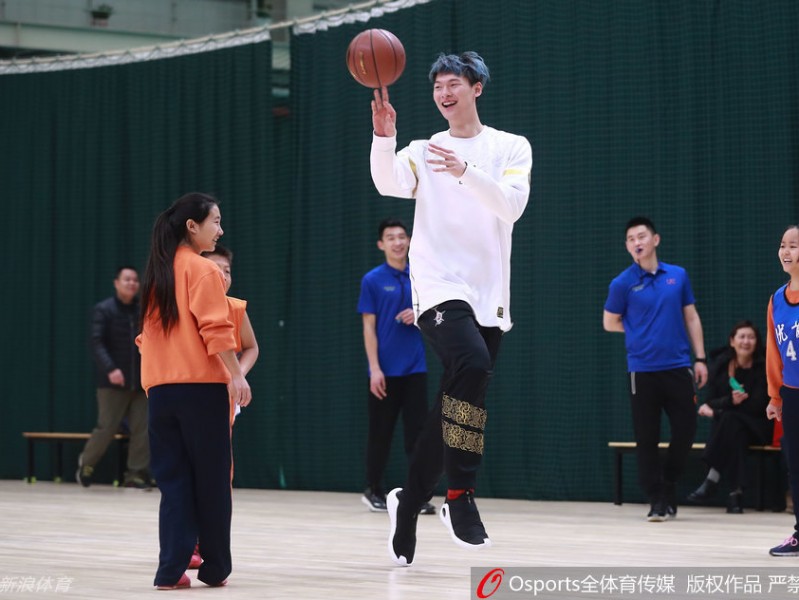 京城全明星狂欢夜，大王跳舞老马公益，丁彦雨航封王