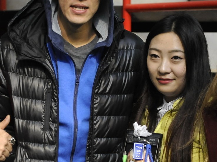 辽篮众将备战忙，郭艾伦获赠“面具侠”小礼物，训练场洋溢兄弟情