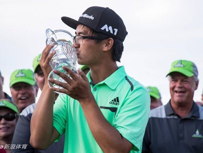 窦泽成夺冠怒吼亲吻奖杯中国少年威巡赛首冠香槟庆祝创历史