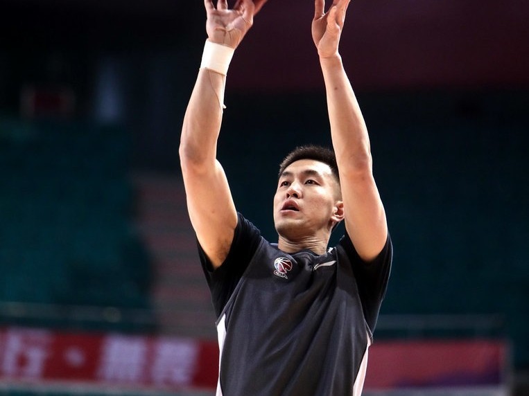 辽篮众将赛前备战，实力与“颜值”齐聚训练场