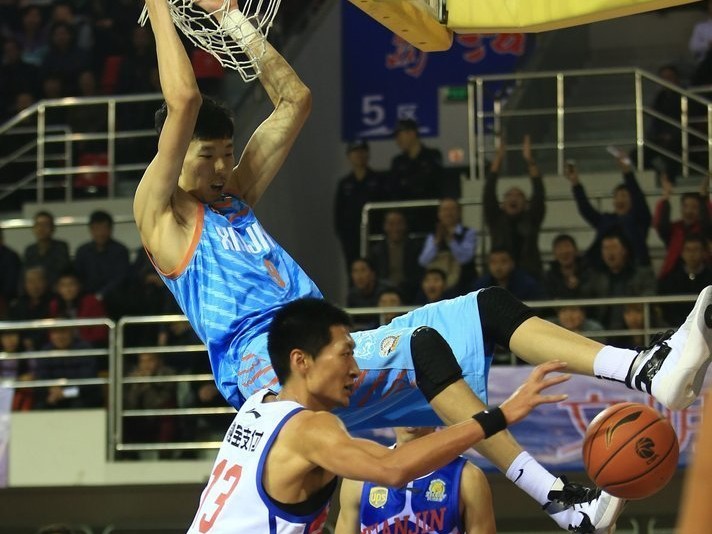 大漠飞虎狂飙记：新疆男篮暴力美学闪耀津门