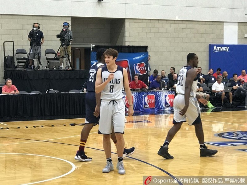 丁彦雨航夏季联赛强势反弹 全能表现引发现场欢呼