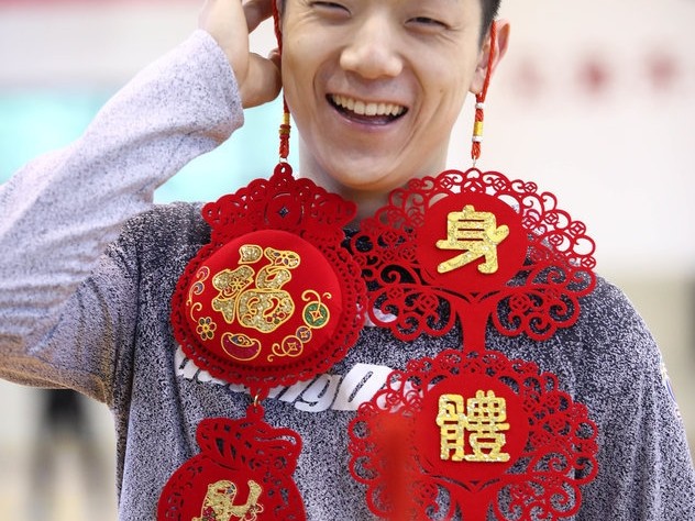 华南虎啸迎新春，朱芳雨易建联领衔宏远众将送上粤式祝福