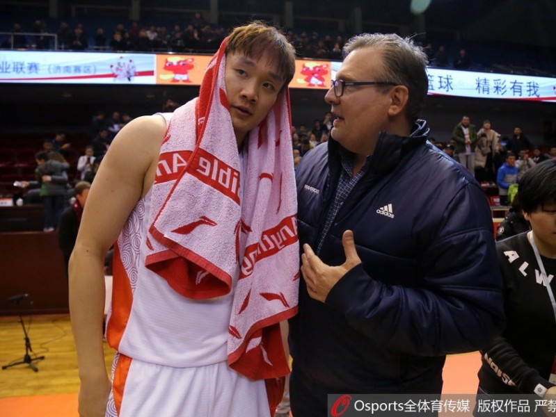 小牛总经理亲临济南，与大郅小丁共叙中国篮球情缘