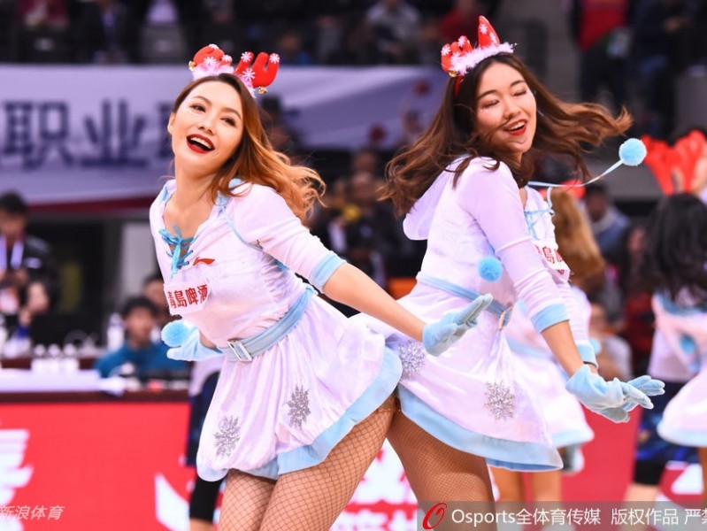 深圳烈豹主场篮球宝贝热力四射，网袜短裙舞动德比战