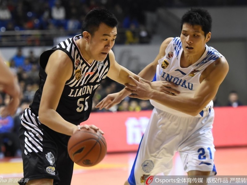 针锋相对！杨鸣掌舵韩德君内线搏杀，辽宁客场力擒青岛