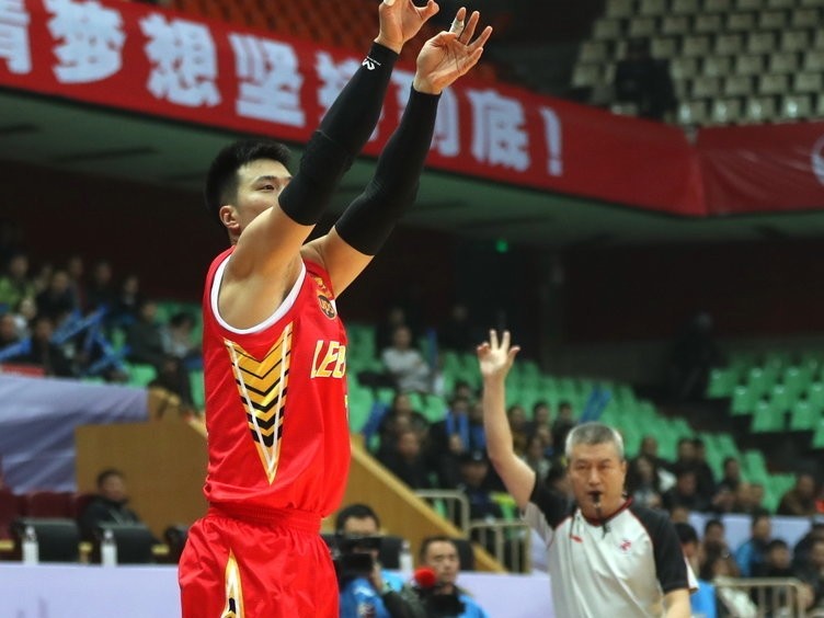 四川男篮主场上演惊天逆转，力克深圳终结连败阴霾