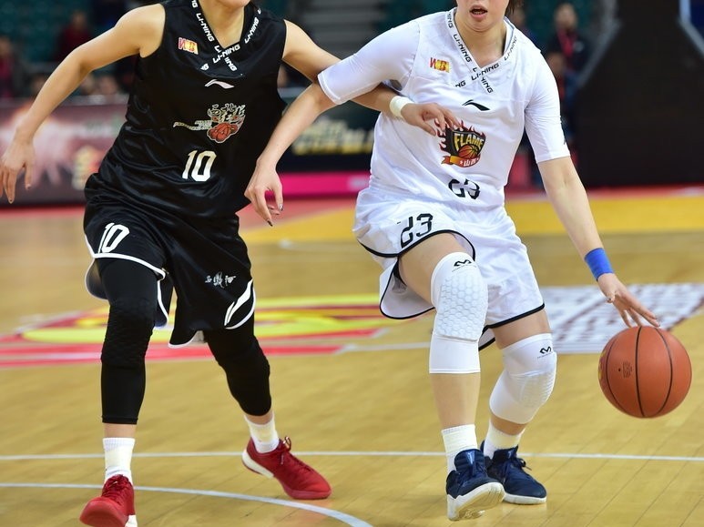 琼斯制霸内线吴迪同台竞技 山西女篮大胜陕西迎赛季转折