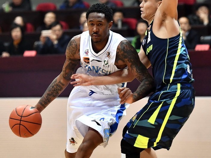 广东宏远热身赛逆转江苏肯帝亚，布鲁克斯空砍五十二分孤掌难鸣