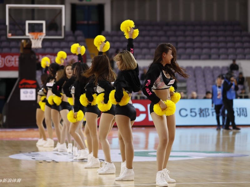 主场憾负难掩热情 北控啦啦队热舞点燃奥体之夜